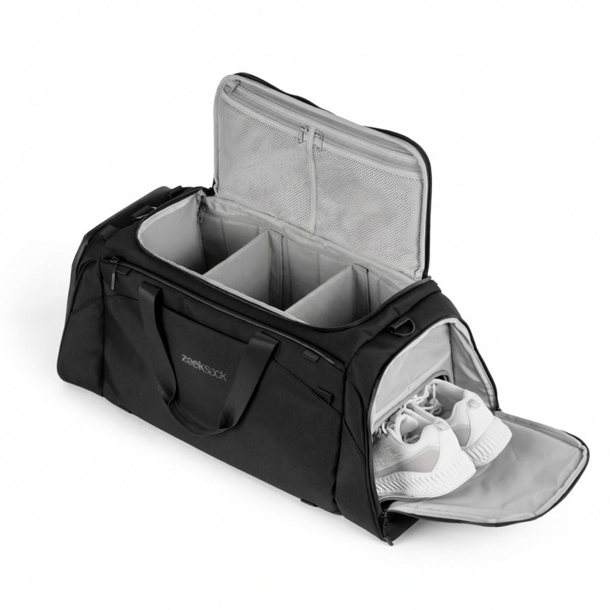 Musta duffelilaukku, jossa järjestetyt lokerot ja erillinen kenkälokero valkoisilla kengillä.