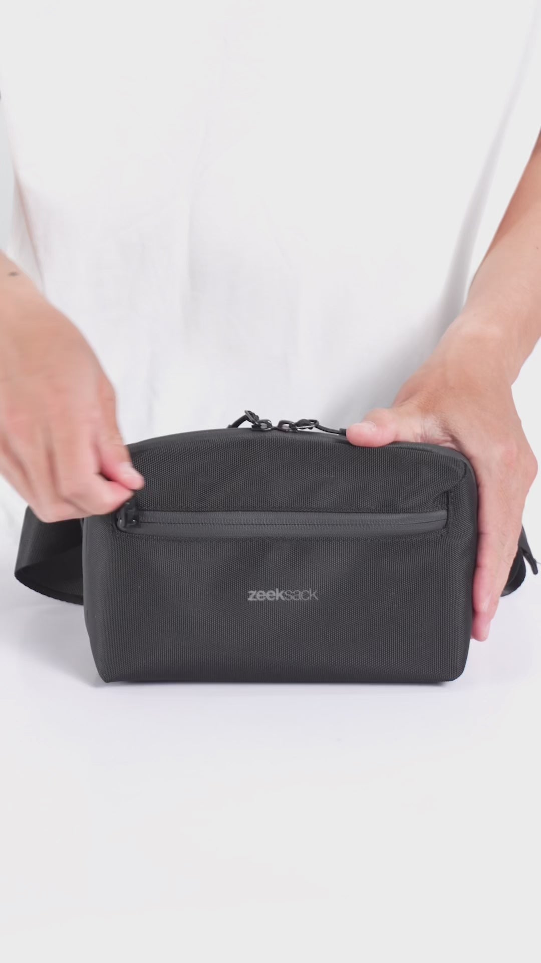Zeeksack Crossbody Organizer – tuotevideo, jossa esitellään laukku ja sen ominaisuudet.