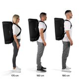 Zeeksack Duffelbag kolmen eri pituisen henkilön selässä – näe miten laukku istuu 170 cm, 180 cm ja 190 cm käyttäjillä.